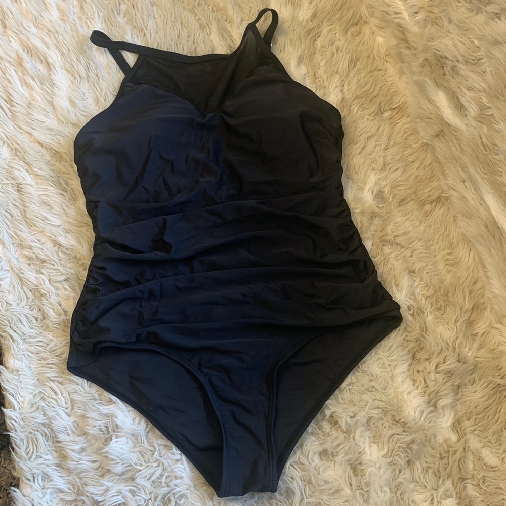 Brand New Without Tag Women’s Swim Suit with Bra